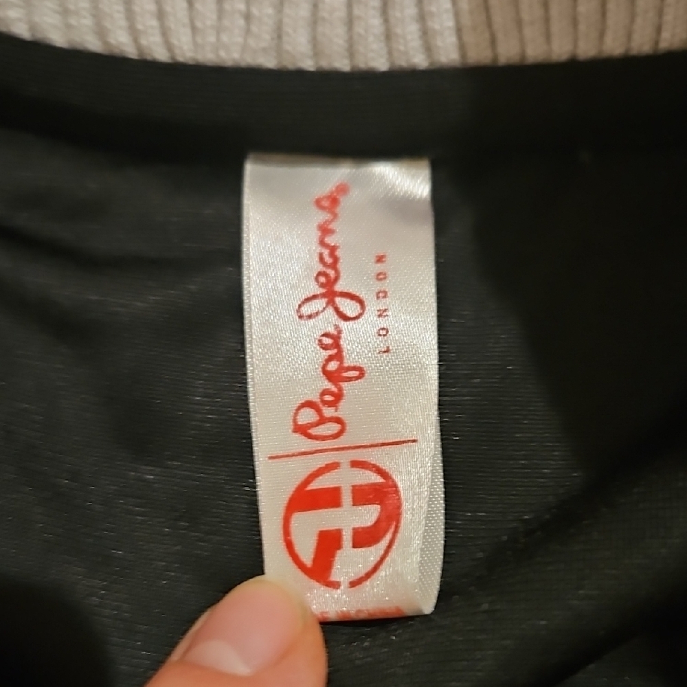 Vintage Pepe Pepe Jeans Black Bomber Jacket with Red and White Accents - Picture 2 of 4
